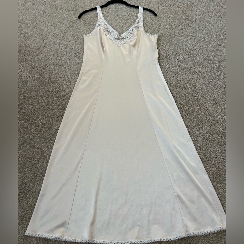 Wise Buys Maidenform Slip / Nightgown